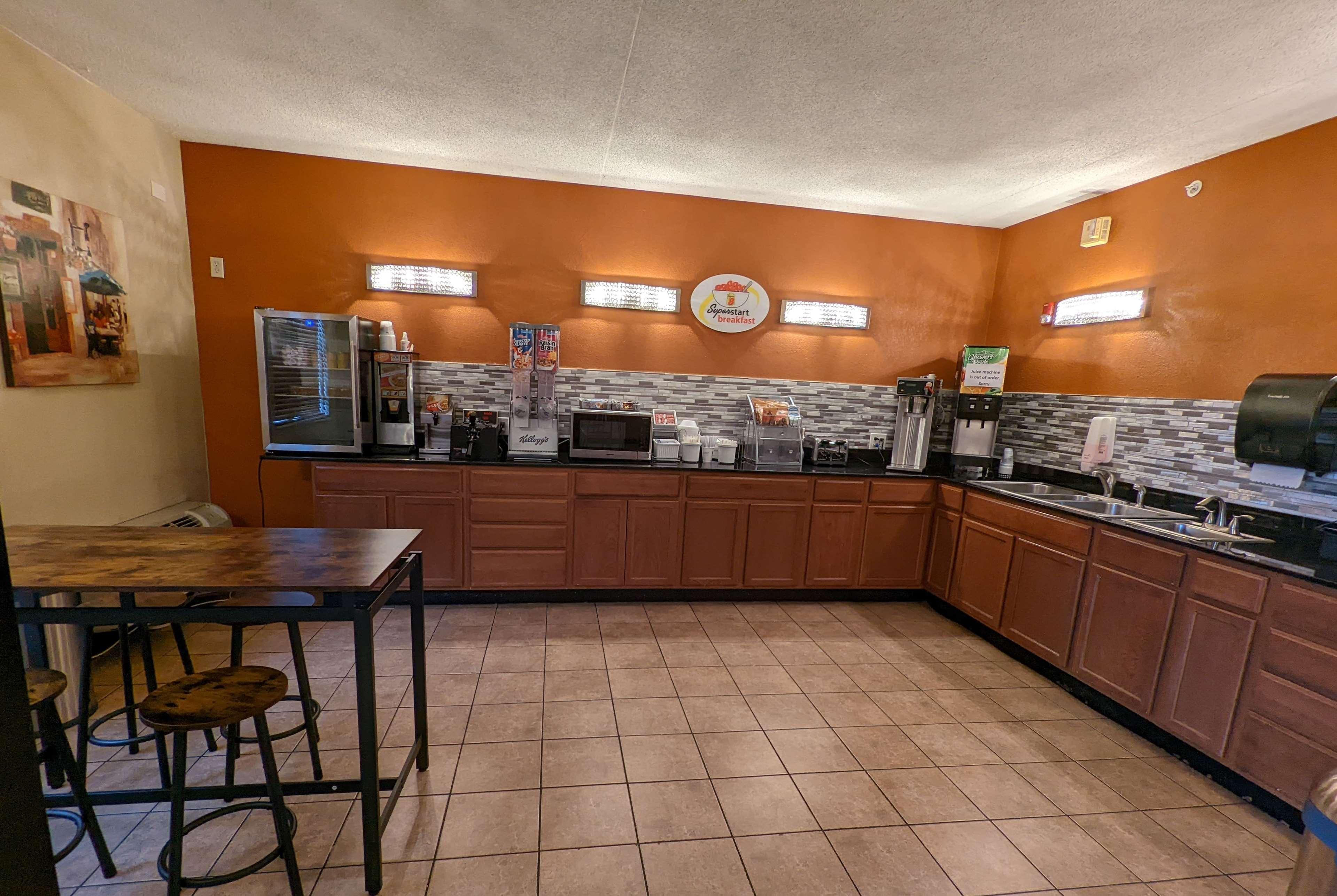 Hotel Super 8 By Wyndham Wichita North Zewnętrze zdjęcie