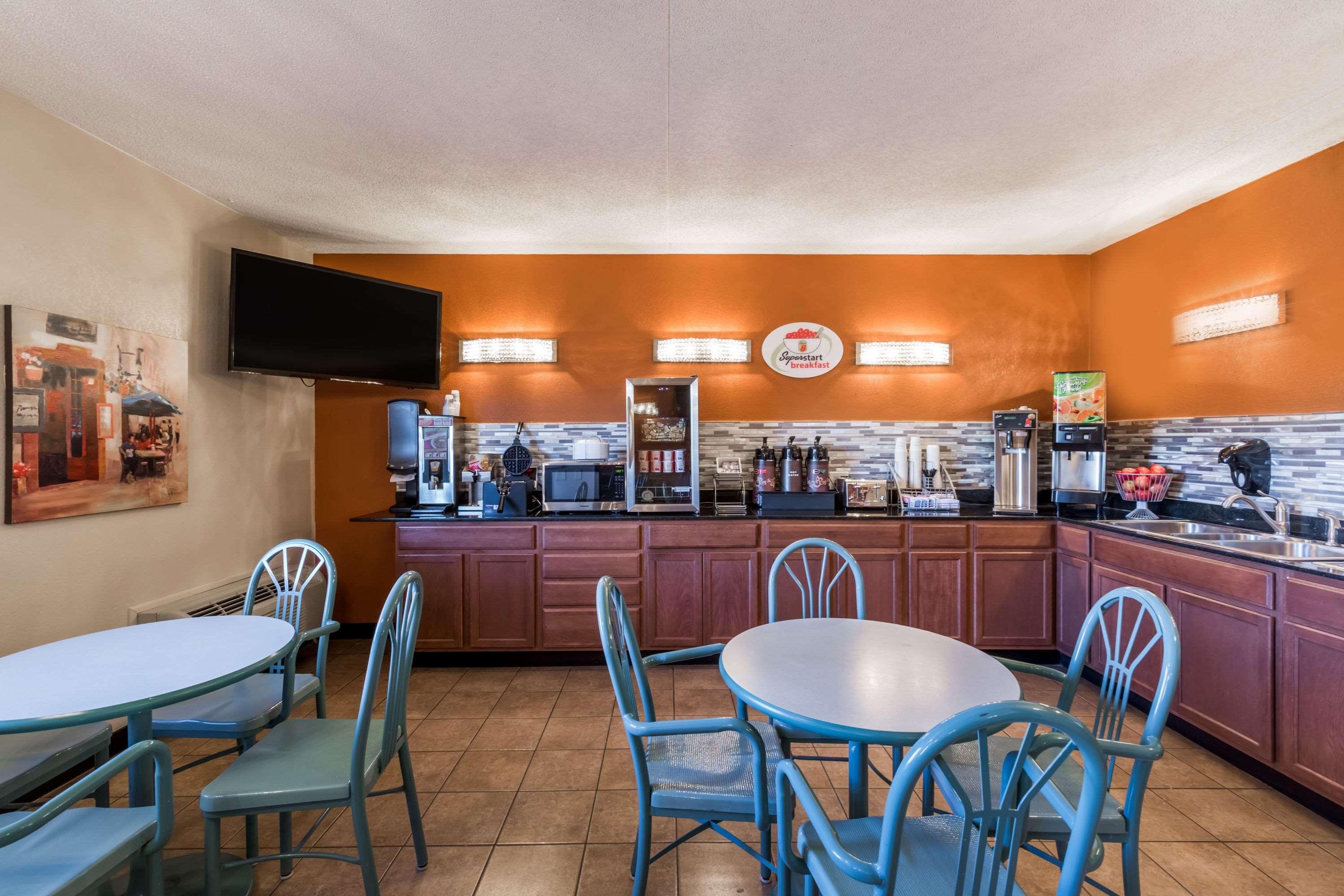 Hotel Super 8 By Wyndham Wichita North Zewnętrze zdjęcie