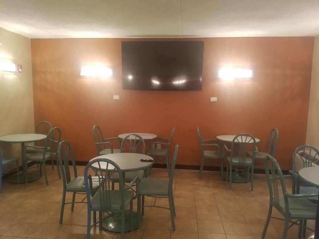 Hotel Super 8 By Wyndham Wichita North Zewnętrze zdjęcie