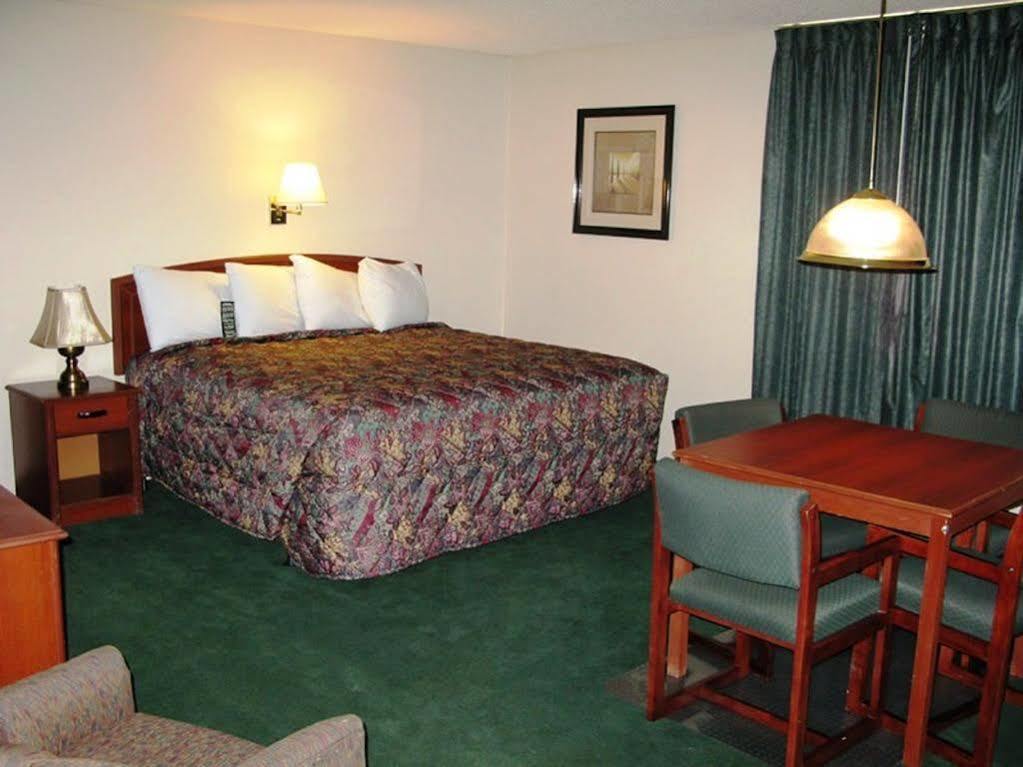 Hotel Super 8 By Wyndham Wichita North Zewnętrze zdjęcie